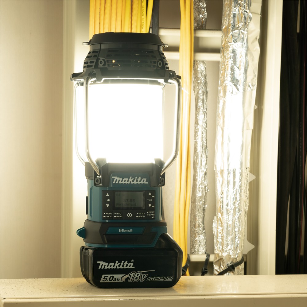 Makita DMR056 radio