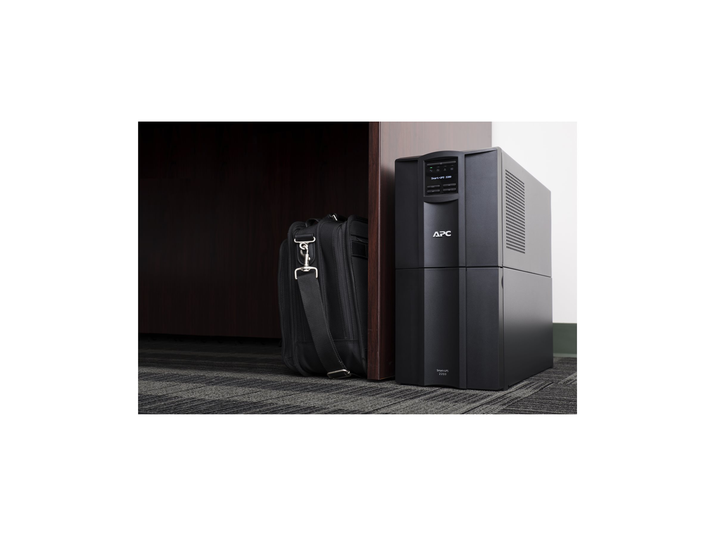APC Smart-UPS 2200VA uninterruptible power supply (UPS)