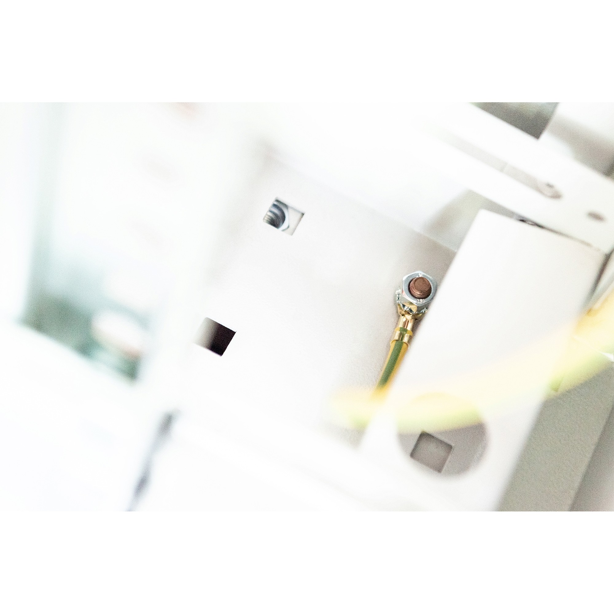 DIGITUS Potentialausgleichschiene für Schränke 4 Erdungskab.