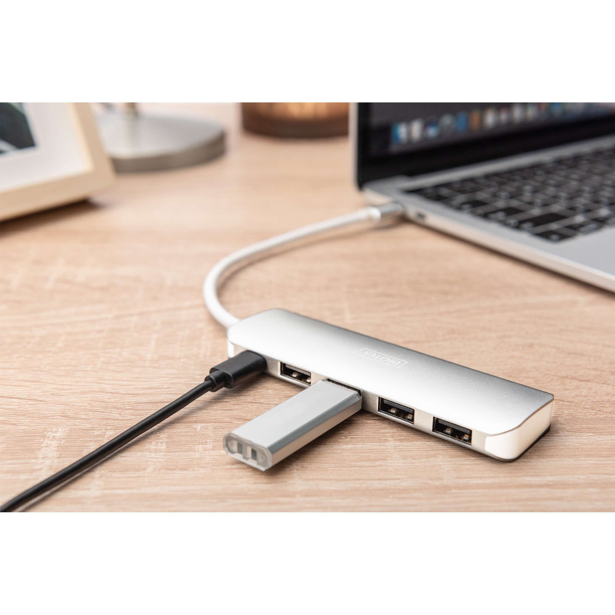 DIGITUS USB-C-Hub  4-Port 3.0->4xA3.0 1xC-PD intgr.Kabel wei