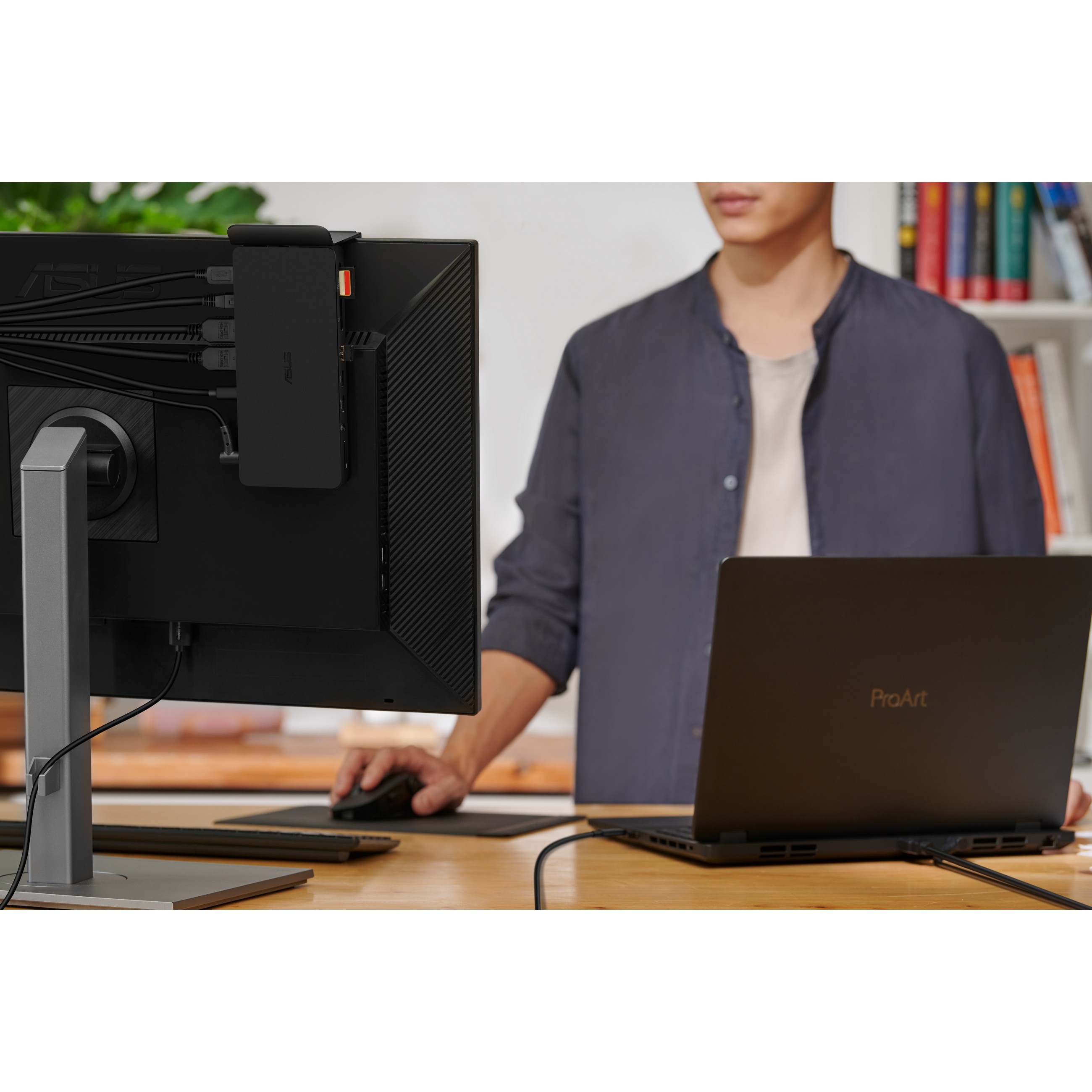 ASUS Triple 4K Thunderbolt 4 Dock DC500 Kabelgebunden Schwarz
