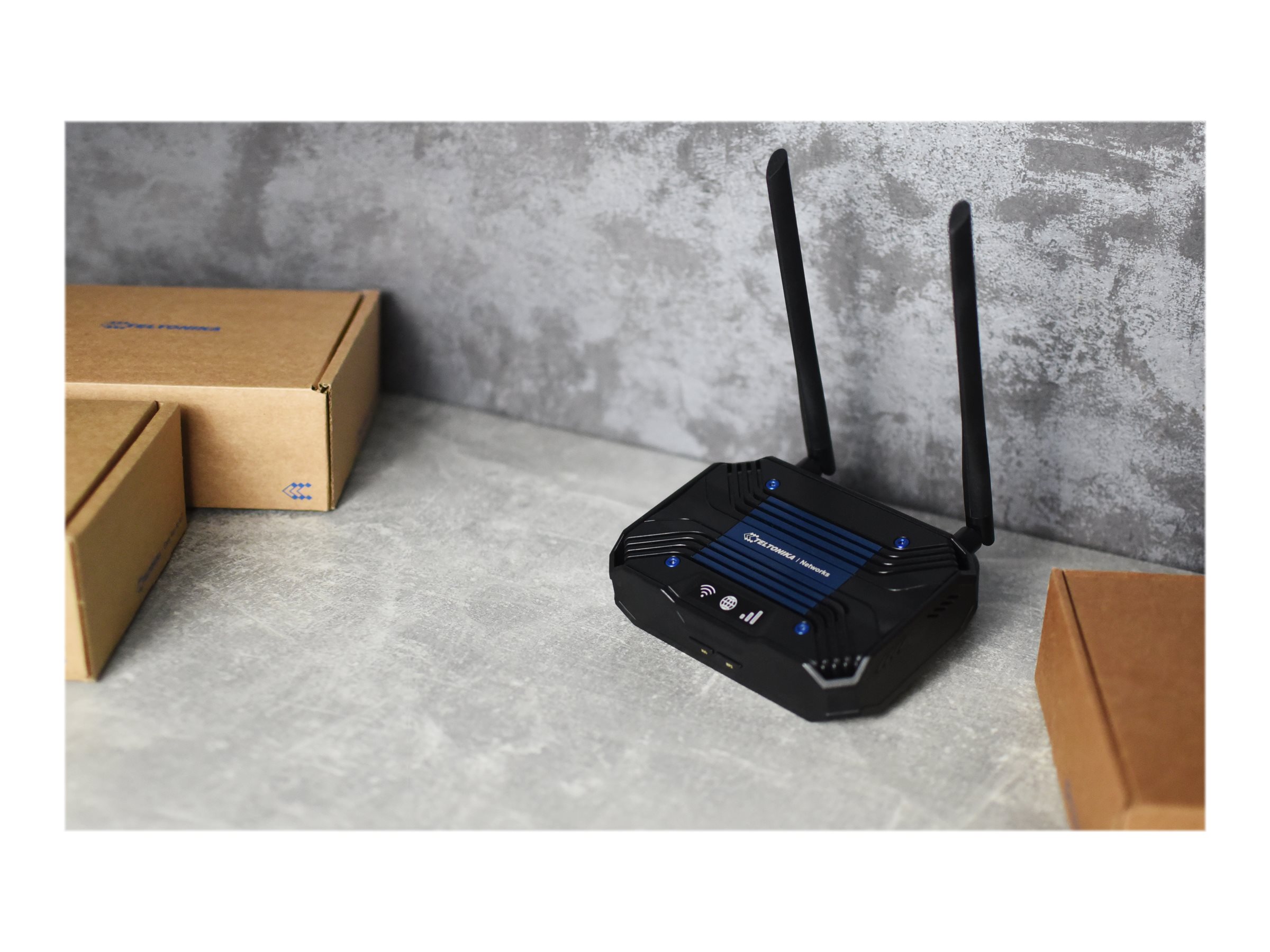 TELTONIKA NETWORKS TCR100 LTE WiFiRouter