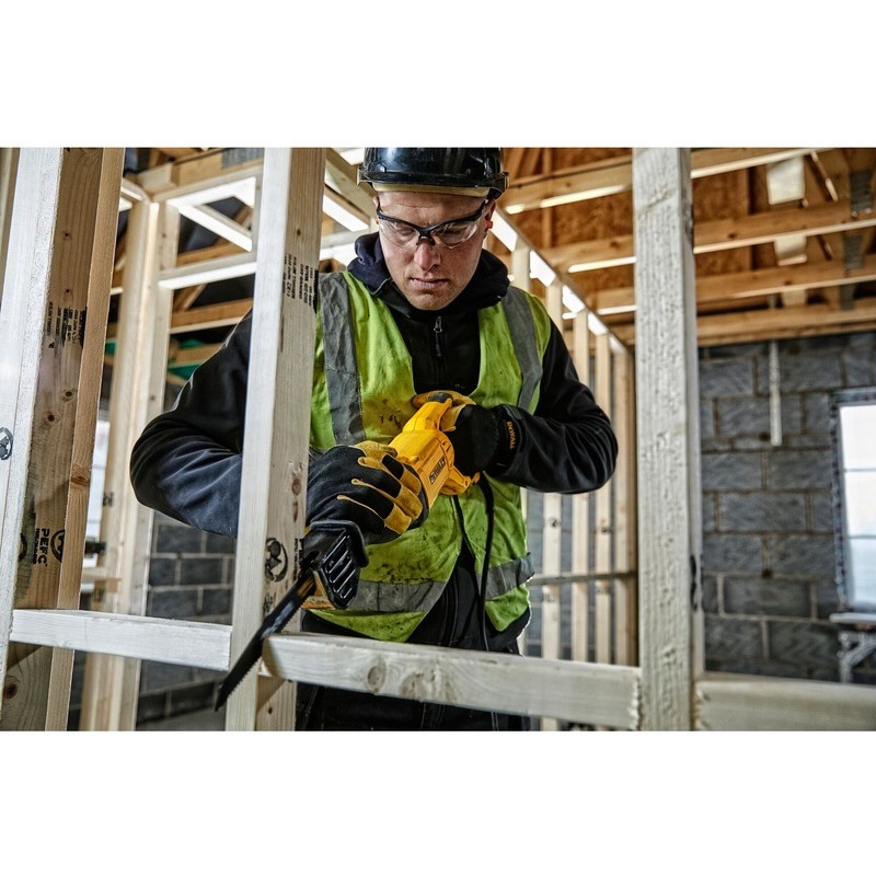DeWALT DWE305PK-QS reciprocating saw