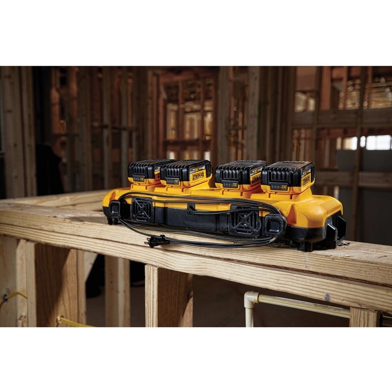 DeWALT DCB104-QW