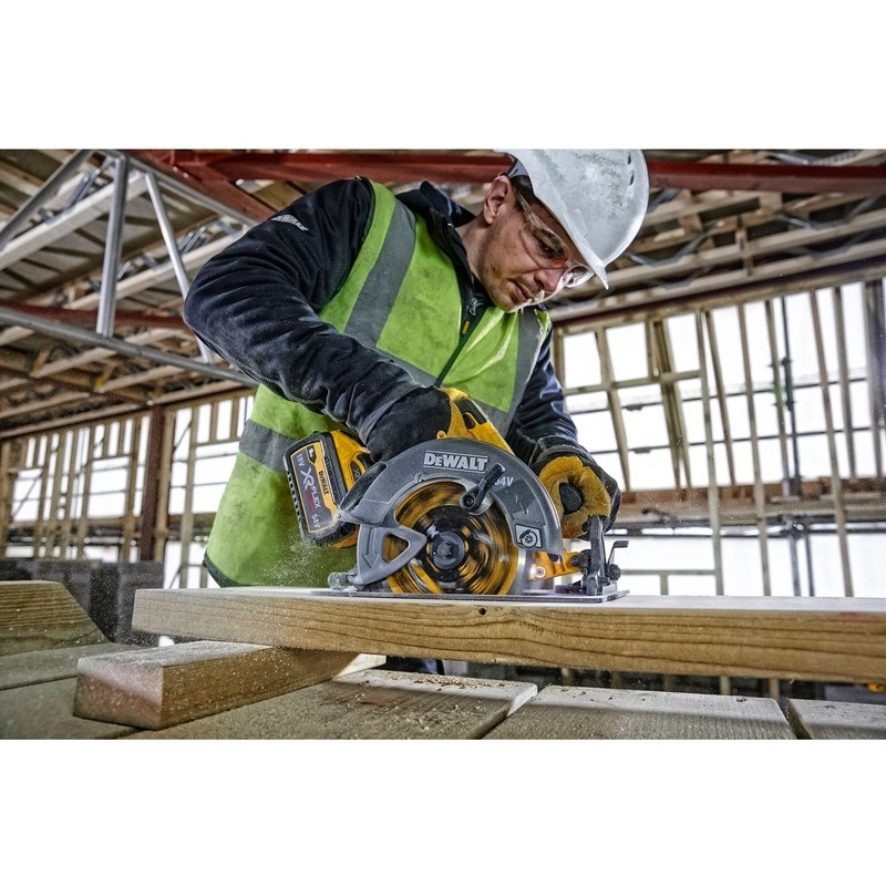 DeWALT DCS578NT-XJ portable circular saw
