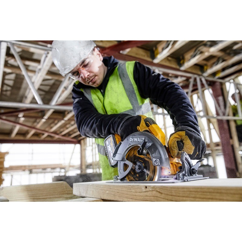 DeWALT DCS578NT-XJ portable circular saw