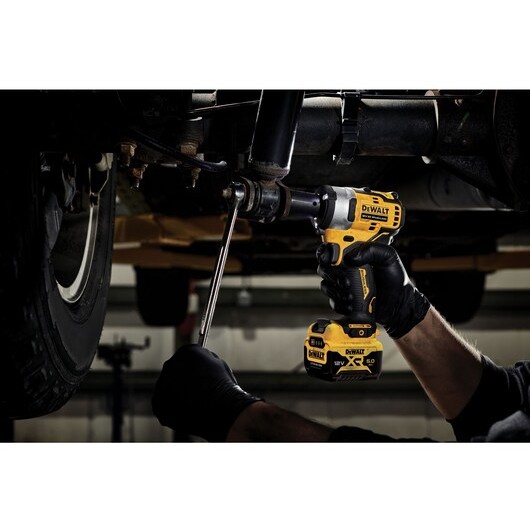 DeWALT DCF901P2-QW power wrench