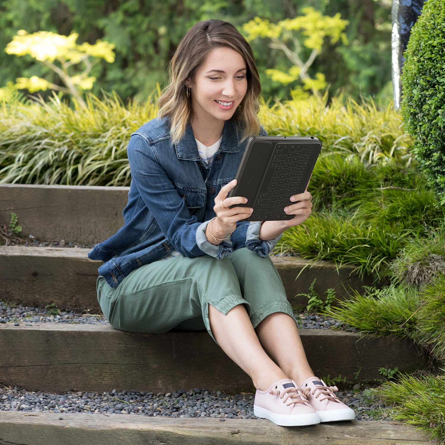 LOGI Rugged Folio GRAPHITE (FRA)