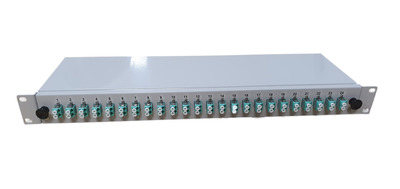 Teilbestückte Breakoutbox mit 16 -- LC-Duplex Kupplungen OM2, B65901.16 (Produktbild 1)