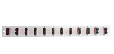 Bestückte Frontblende mit 12 x SC Duplex -- Kupplung OM4 vertikal, schwarz, SB-FP-S-12SC-D-V-OM4 (Produktbild 1)