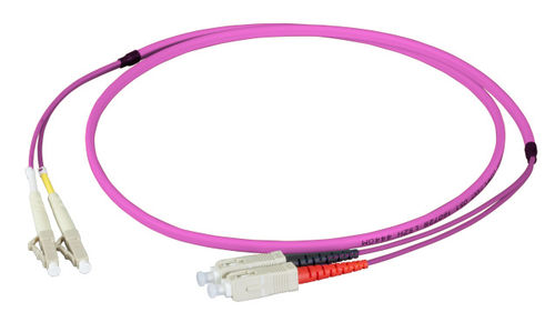 Duplex Jumper LC-SC 50/125µ, OM4, LSZH, erika violett, Flat Twin 3x5mm, 0,5m Duplex Jumper LC-SC 50/125µ, OM4, LSZH, erika violett, Flat Twin 3x5mm, 0,5m