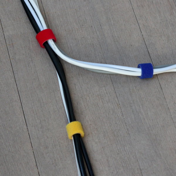 LTC ROLL STRAP, Doppelseitige Klettbandrolle -- 4x1m schwarz/gelb/blau/rot