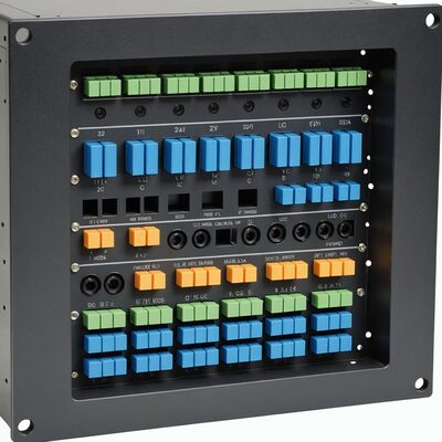Bestückte Frontblende mit 24 x LC Duplex Kupplung