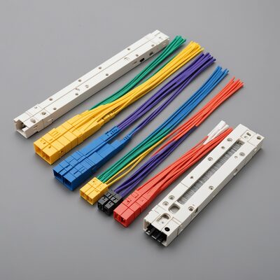 Bestückte Spleißkassette mit farbigen abgesetzten Pigtails LC